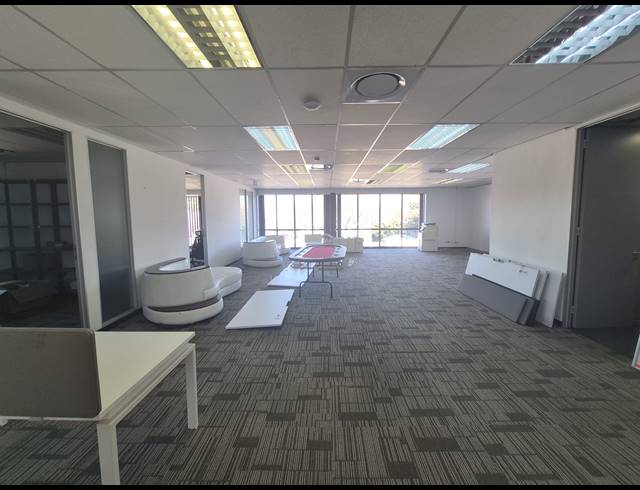 242M² OFFICE TO LET IN WOODMEAD